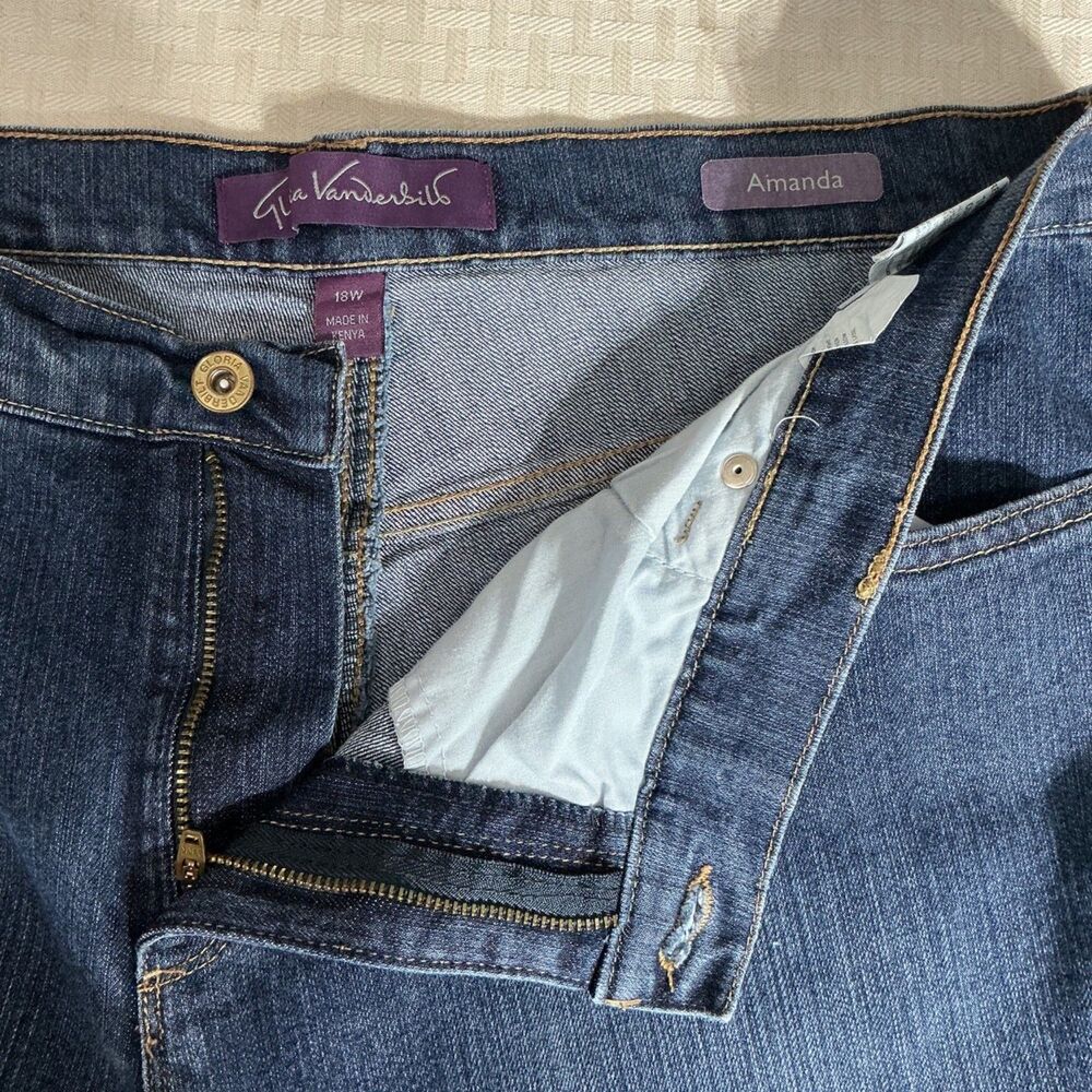 Gloria Vanderbilt Amanda Womens Size 18W Short Blue Tapered Leg Denim Jeans - Picture 3 of 9